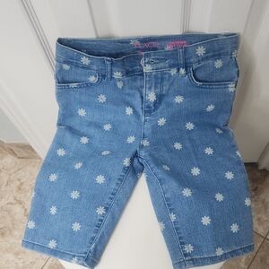 Children's Place Skimmer Shorts. Daisy Print. Like New. Size 8.